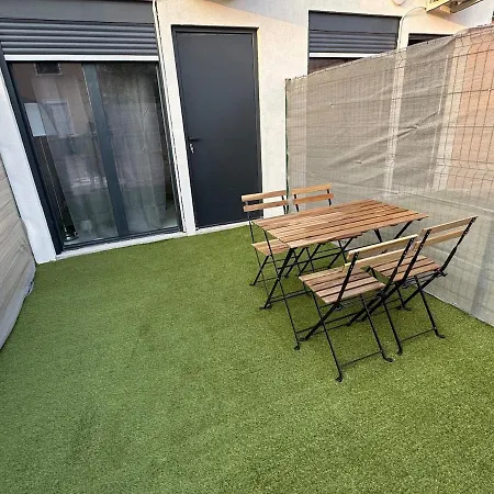 Petit Boudoir Lyonnais Neuf Terrasse Climatise بيت للعطل Vénissieux